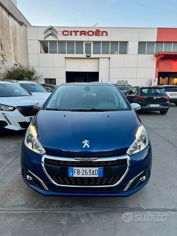 Usata Peugeot 208 Allure 99 CV (72 kW) 2015 Blu Utilitaria