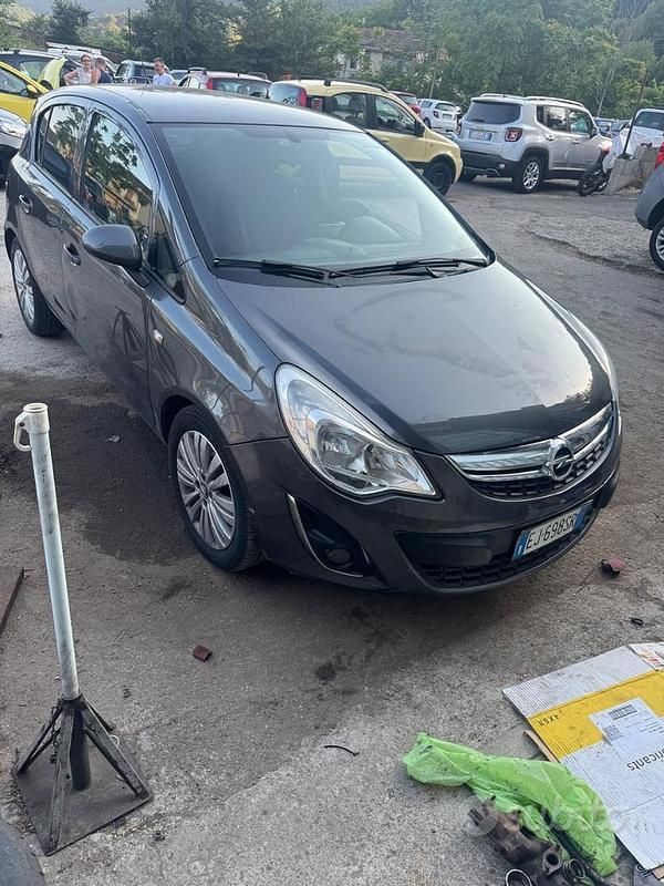 Usata Opel Corsa 75 CV (55 kW) 2011 Grigio Utilitaria