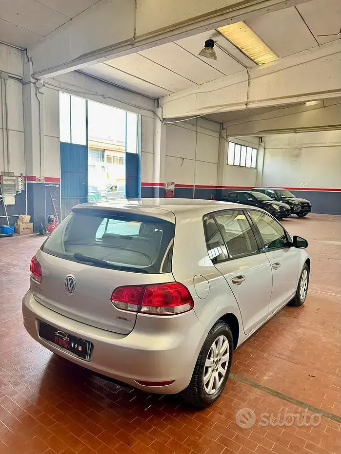 Usado VW Golf VI Comfortline 102 CV (75 kW) 2010 Gris Utilitario