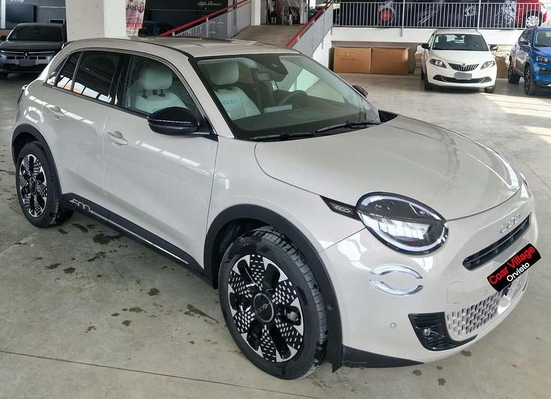 Usata Fiat 600 La Prima 110 CV (80 kW) 2025 Beige SUV