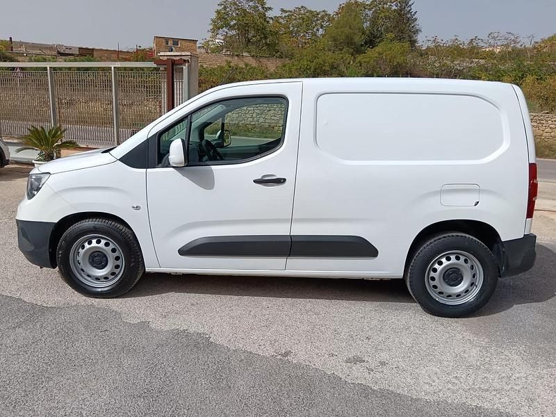 Occasion Opel Combo 75 ch (55 kW) 2019 Blanc Monospace