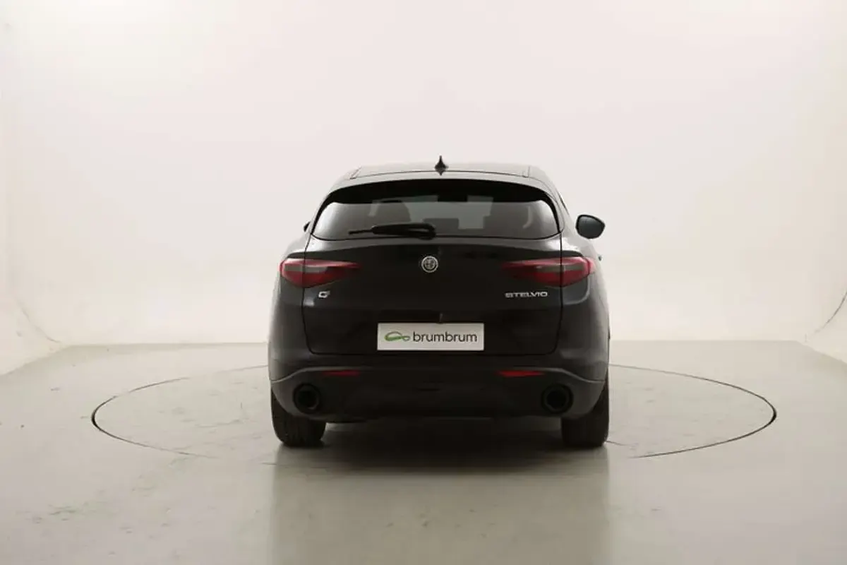 Usata Alfa Romeo Stelvio Sprint 190 CV (139 kW) 2022 Nero SUV