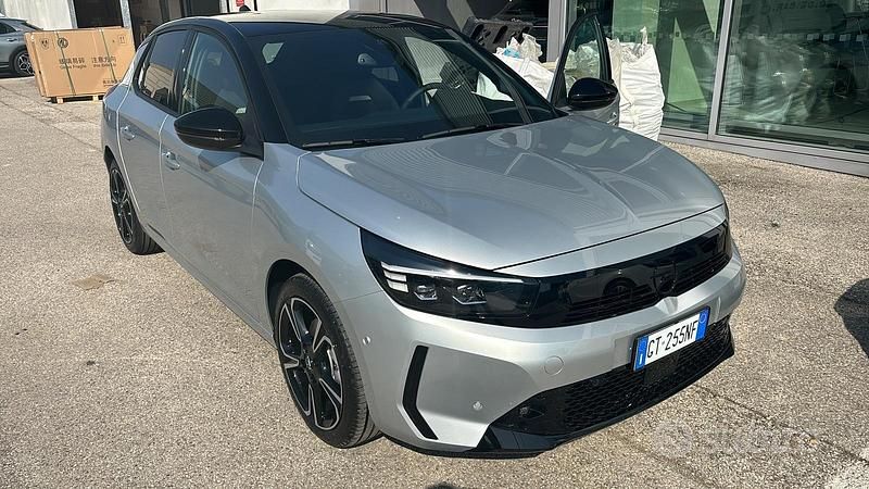 Usata 2024 Opel Corsa GS Line Tre volumi | 17.800 € (Molto cara) - Immagine 1/4