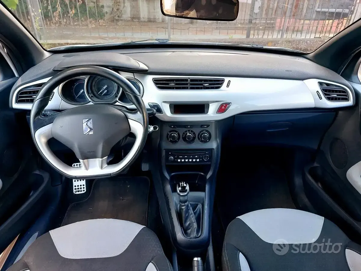 Usata DS Automobiles DS3 68 CV (50 kW) 2011 Bianco Coupé