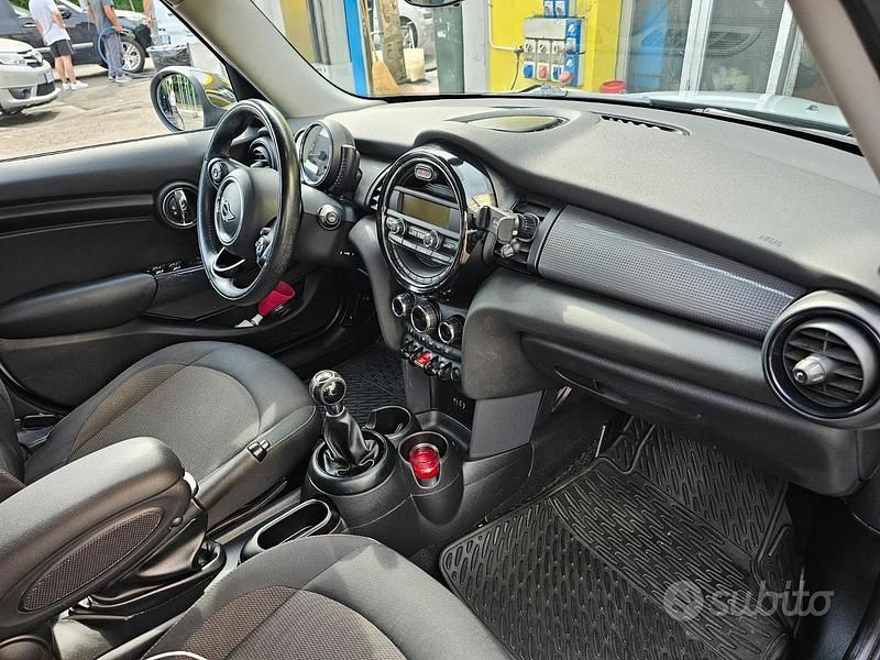 Usata Mini Cooper D Business 116 CV (85 kW) 2015 Grigio Utilitaria