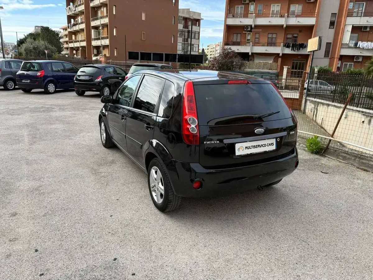 Usata Ford Fiesta Ghia 68 CV (50 kW) 2008 Nero Utilitaria