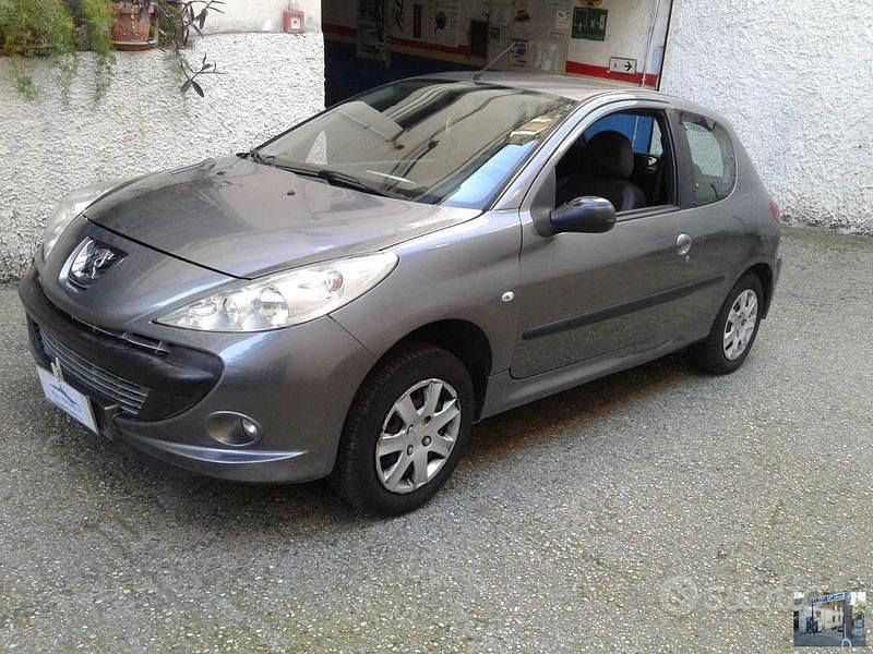 Usata Peugeot 206 60 CV (44 kW) 2010 Grigio Utilitaria