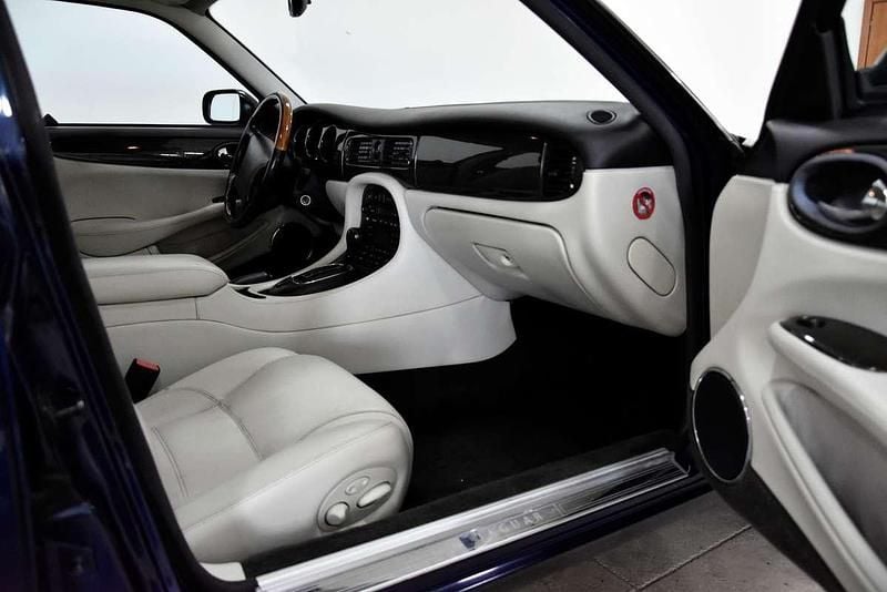 Usata Jaguar XJR 363 CV (266 kW) 1998 Blu/azzurro Berlina