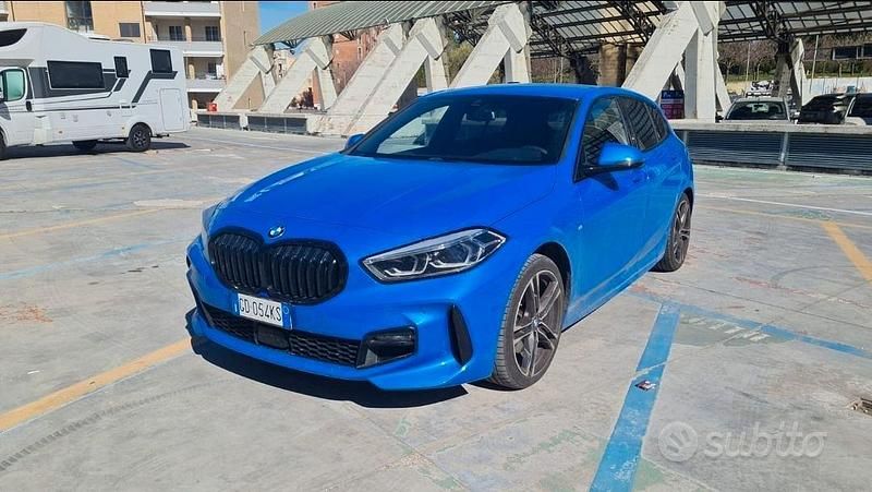 Usata BMW 116 M Sport 116 CV (85 kW) 2021 Blu/azzurro Utilitaria