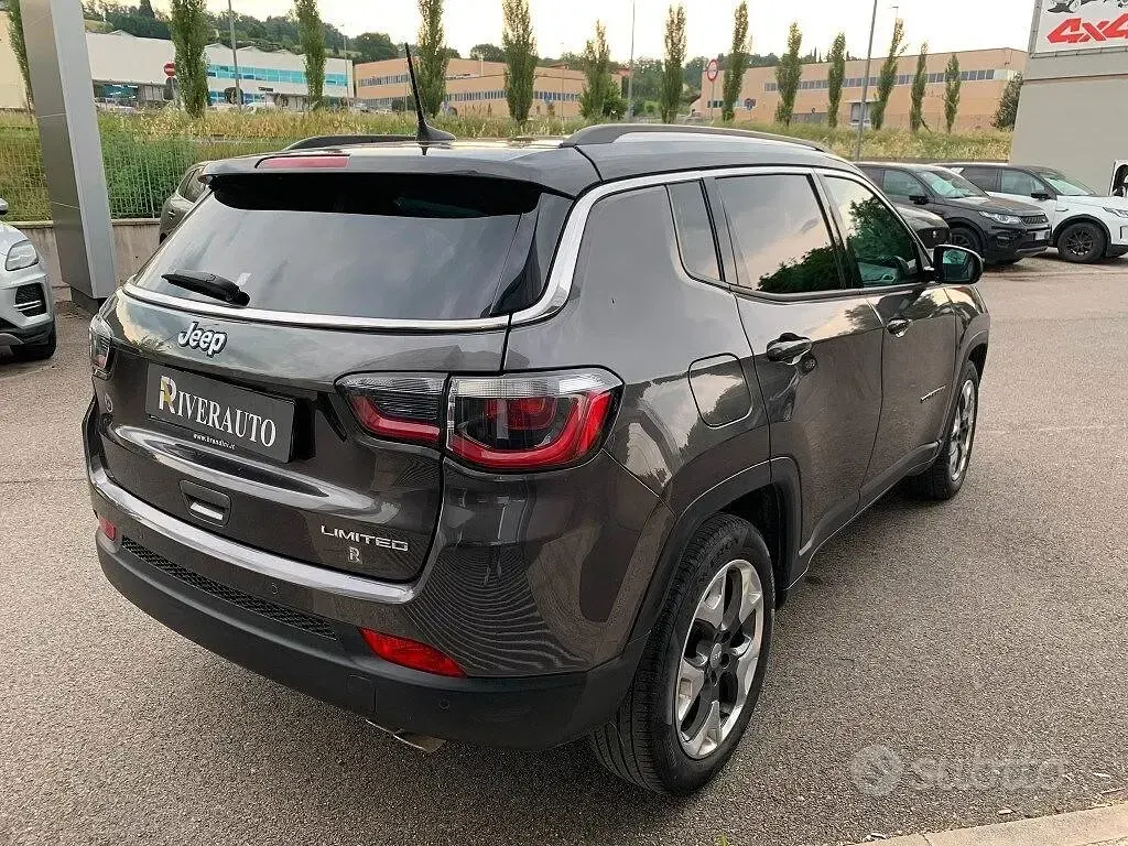 Usata Jeep Compass 120 CV (88 kW) 2018 Grigio SUV