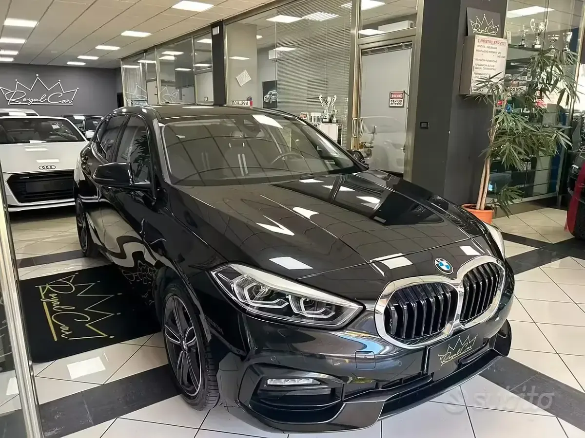 Usado BMW 118 Sport Line 140 CV (102 kW) 2019 Negro Utilitario