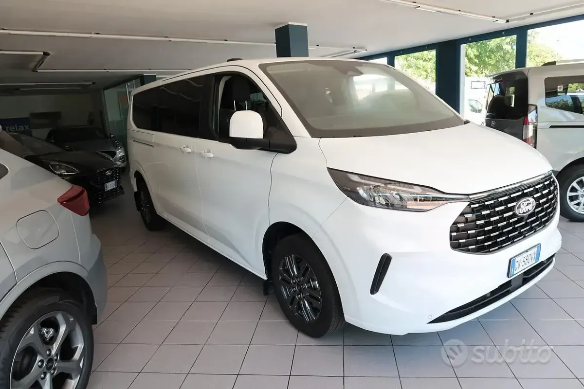 Usata Ford Tourneo Custom Titanium 136 CV (100 kW) 2024 Bianco Furgone