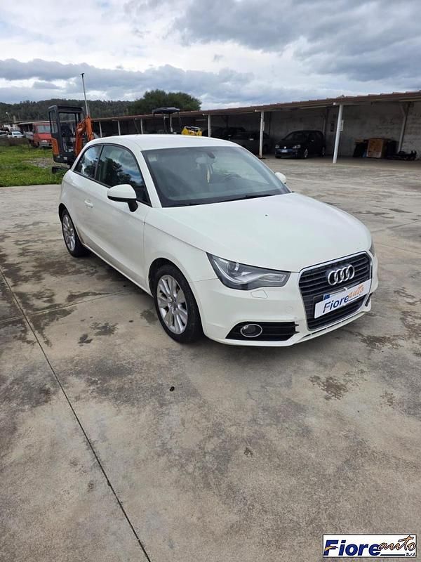 Usata Audi A1 Attraction 104 CV (76 kW) 2010 Bianco Utilitaria