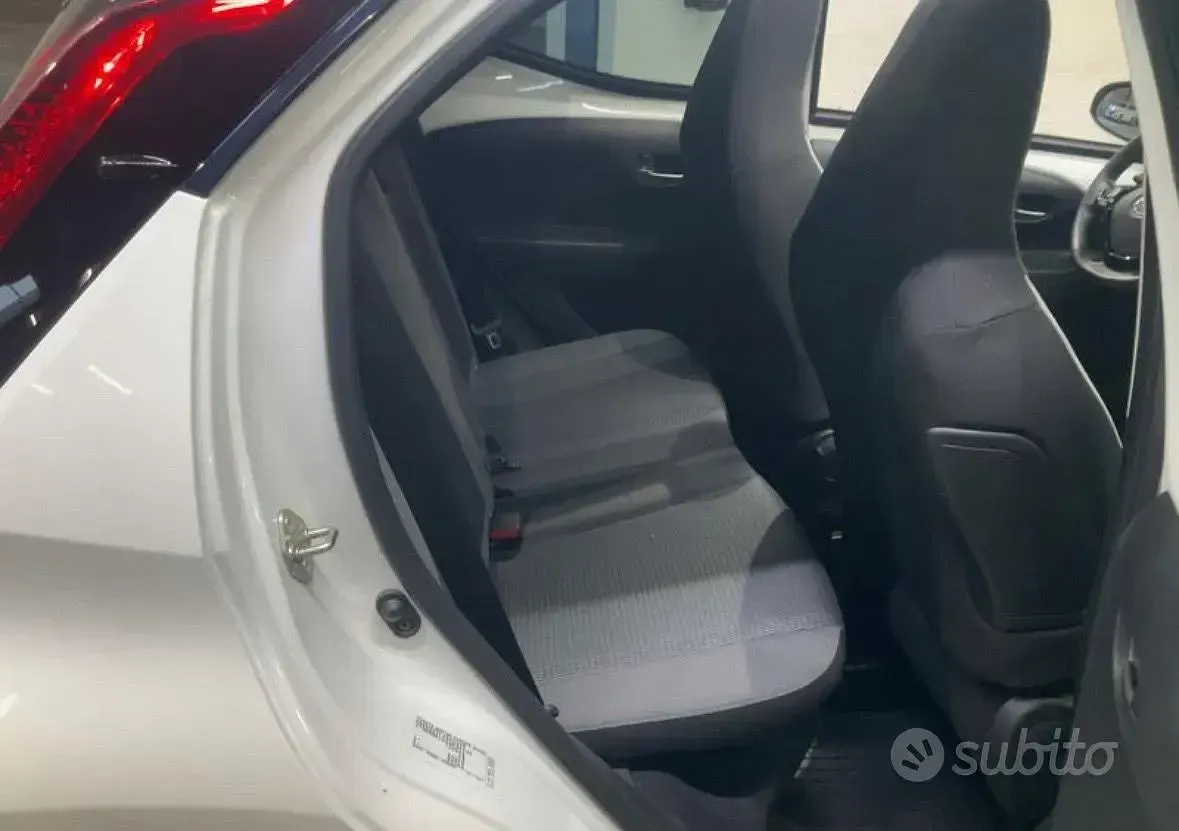 Usata Toyota Aygo Connect Style 72 CV (52 kW) 2021 Bianco Utilitaria