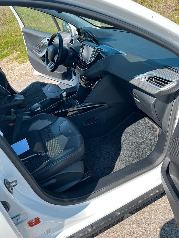 Usata Peugeot 2008 Allure 2016 Bianco SUV