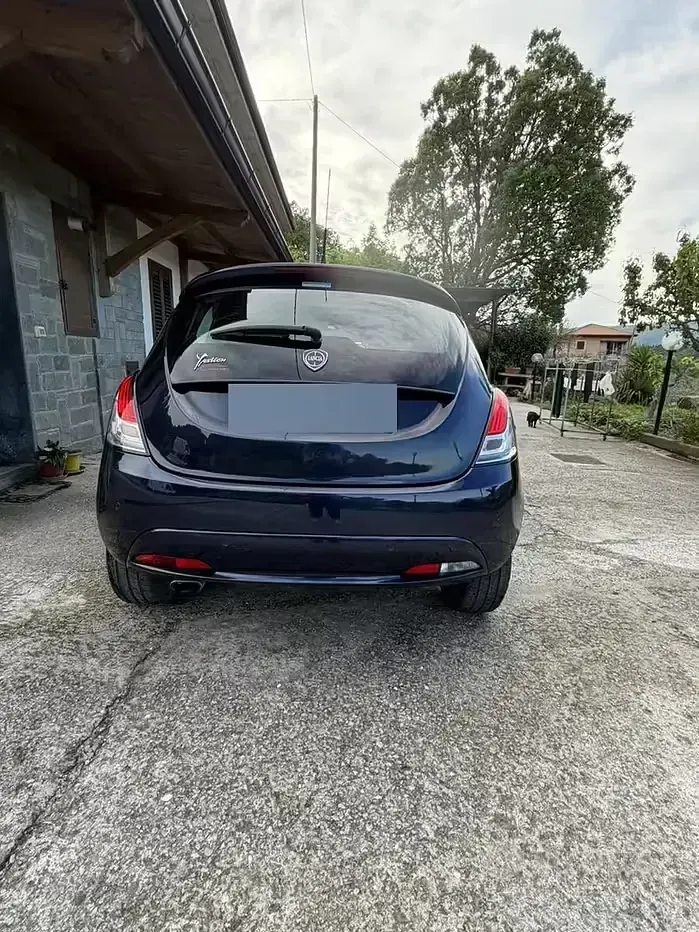 Usata Lancia Ypsilon 69 CV (50 kW) 2017 Blu Utilitaria