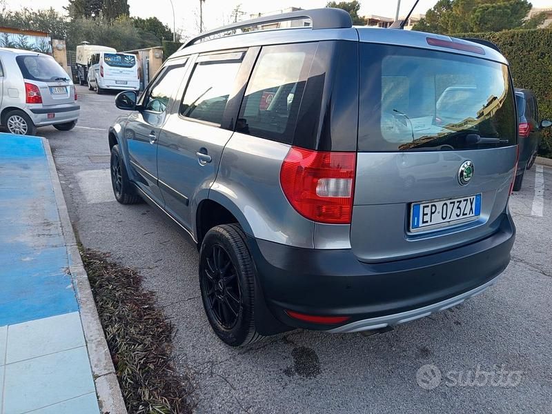 Usata Skoda Yeti 105 CV (77 kW) 2013 Blu SUV