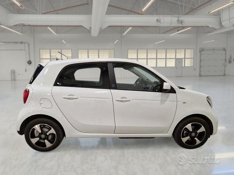 Usata Smart ForFour Electric Drive Passion 60 kW (82 CV) 2021 Bianco Berlina