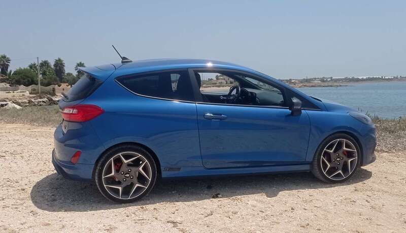 Blu/azzurro Usata 2019 Ford Fiesta ST Due volumi | 22.000 € (Molto cara) - Immagine 1/4