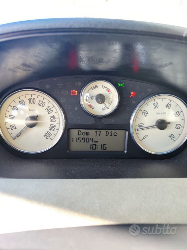 Usata Lancia Ypsilon 70 CV (51 kW) 2004 Grigio Utilitaria