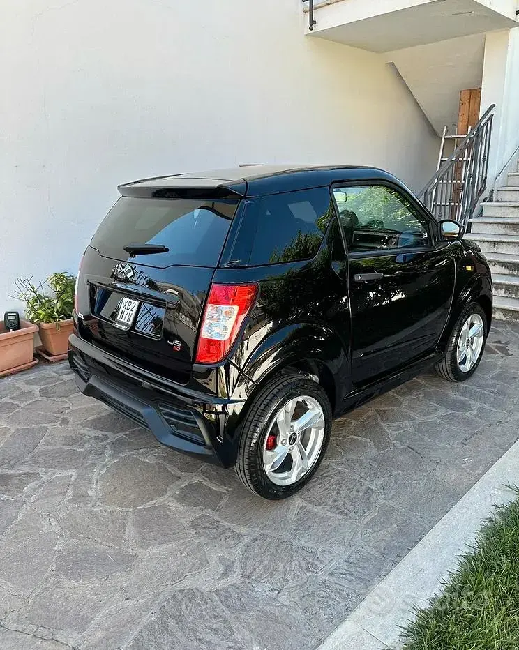 Usata Ligier JS50 2024 Nero Utilitaria