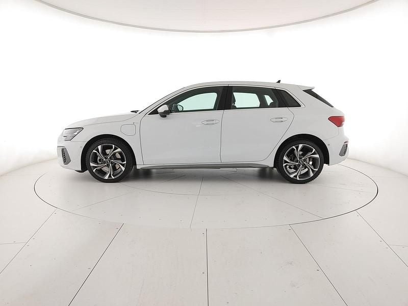 Usata Audi A3 S-Line 204 CV (150 kW) 2022 Bianco ghiacciaio metallizzato Berlina
