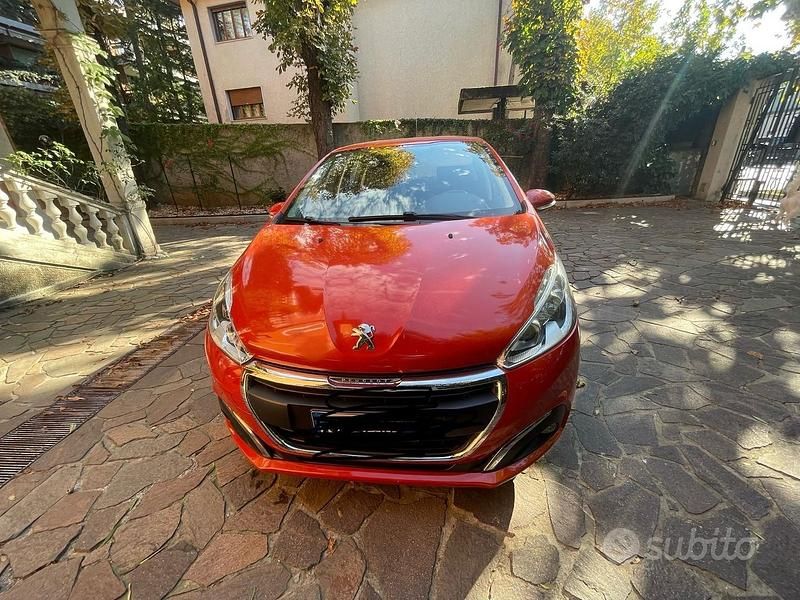 Usata 2016 Peugeot 208 Due volumi | 7500 € (Buon prezzo) - Immagine 1/4
