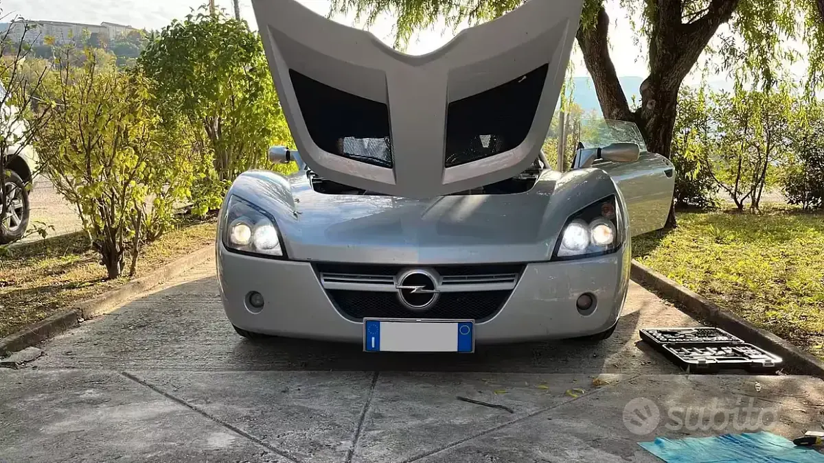 Usata Opel Speedster 147 CV (108 kW) 2012 Grigio Cabrio