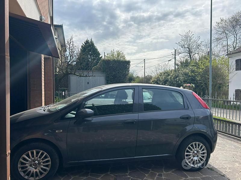 Usata Fiat Punto 69 CV (50 kW) 2016 Grigio Utilitaria