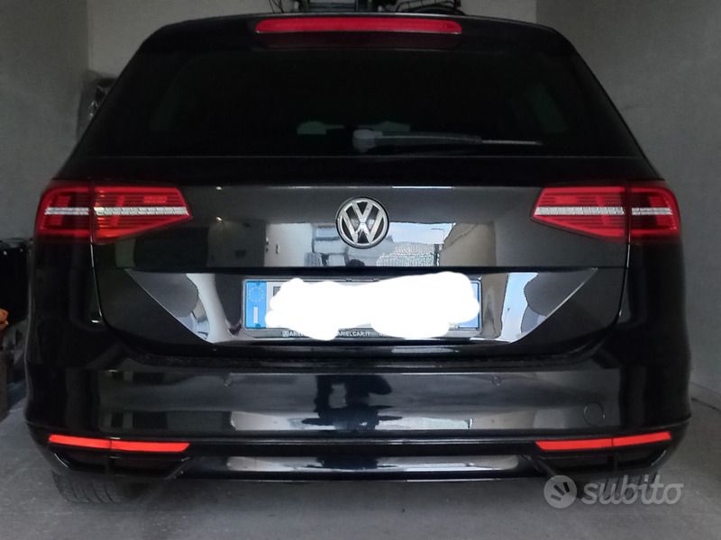 Nero Usata 2017 VW Passat Station wagon | 12.000 € (Buon prezzo) - Immagine 1/4
