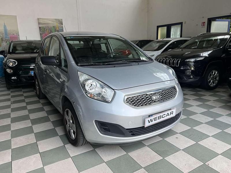 Usata Kia Venga Active 90 CV (66 kW) 2012 Argento Utilitaria