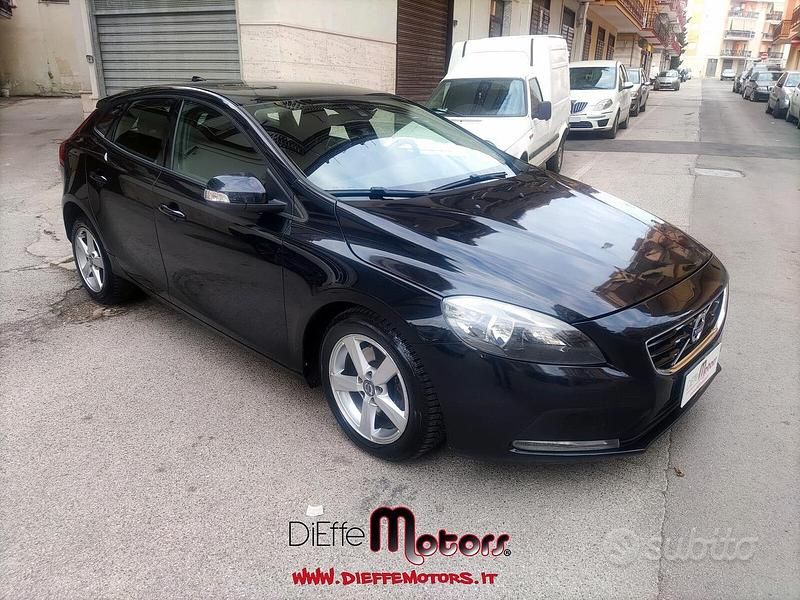 Usata Volvo V40 Kinetic 115 CV (84 kW) 2015 Nero Station wagon