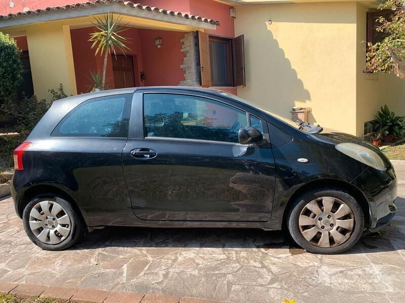 Usata 2008 Toyota Yaris Due volumi | 3300 € (Buon prezzo) - Immagine 1/4