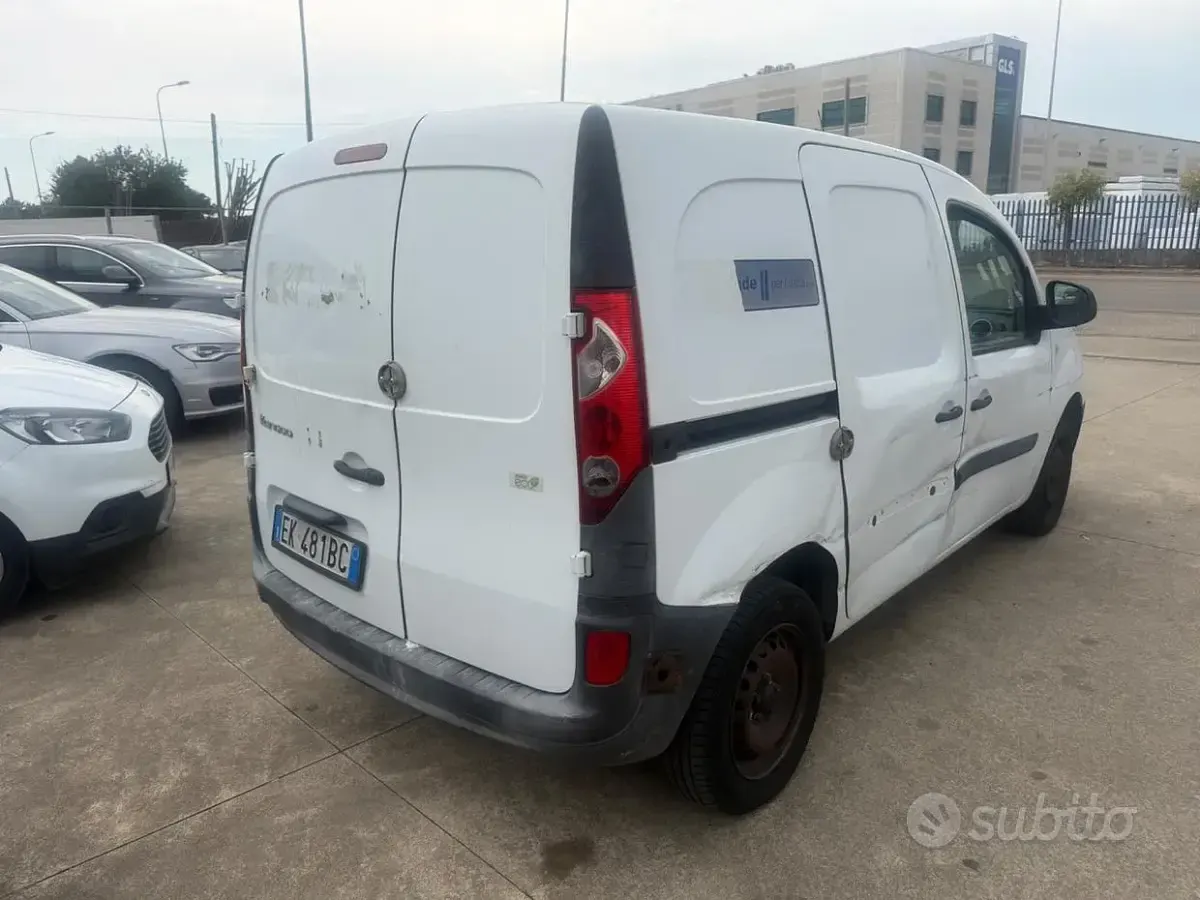Usata Renault Kangoo 90 CV (66 kW) 2011 Bianco Monovolume
