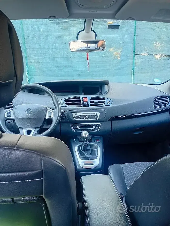 Usata Renault Scénic III XMOD 110 CV (80 kW) 2011 Bianco Monovolume