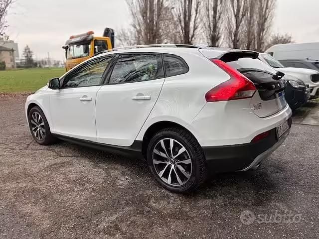 Occasion Volvo V40 CC Business Edition 120 ch (88 kW) 2018 Blanc Break