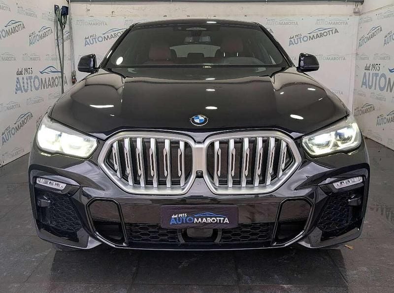 Usata BMW X6 M Sport 333 CV (244 kW) 2021 Black sapphire metallizzato SUV