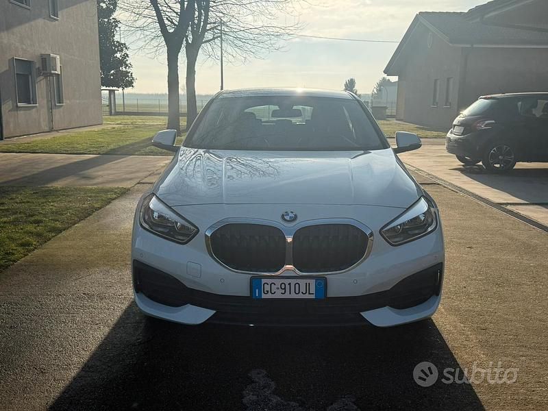Usata BMW 118 Luxury Line 140 CV (102 kW) 2020 Bianco Utilitaria