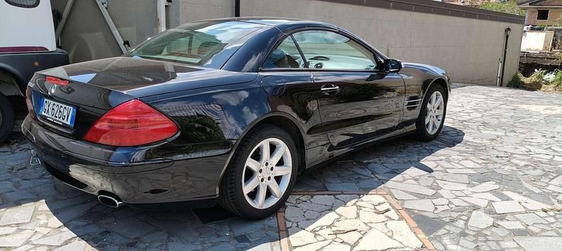 Usata Mercedes SL500 306 CV (225 kW) 2005 Nero Cabrio