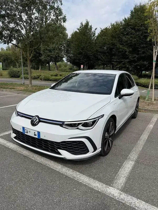 Usata VW Golf VIII GTE 150 CV (110 kW) 2021 Bianco Utilitaria