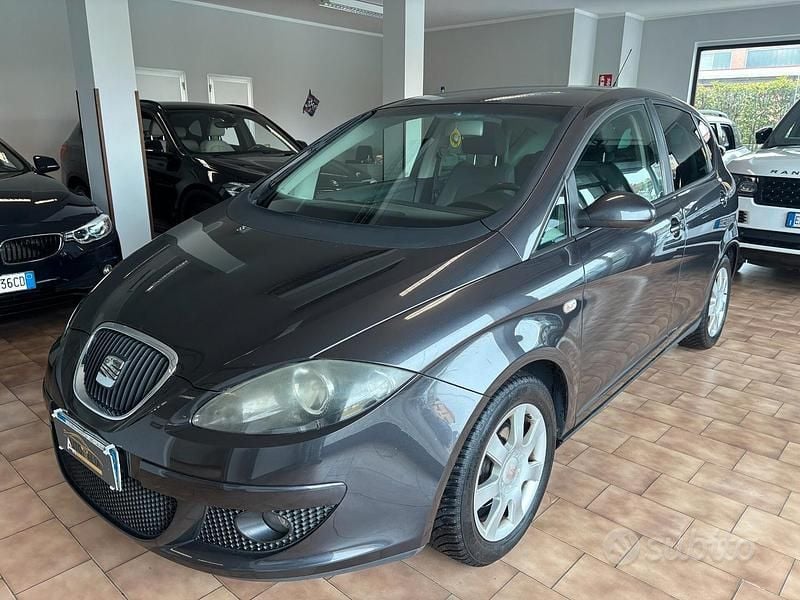 Grigio Usata 2007 Seat Altea Stylance Monovolume | 3900 € (Buon prezzo) - Immagine 1/4