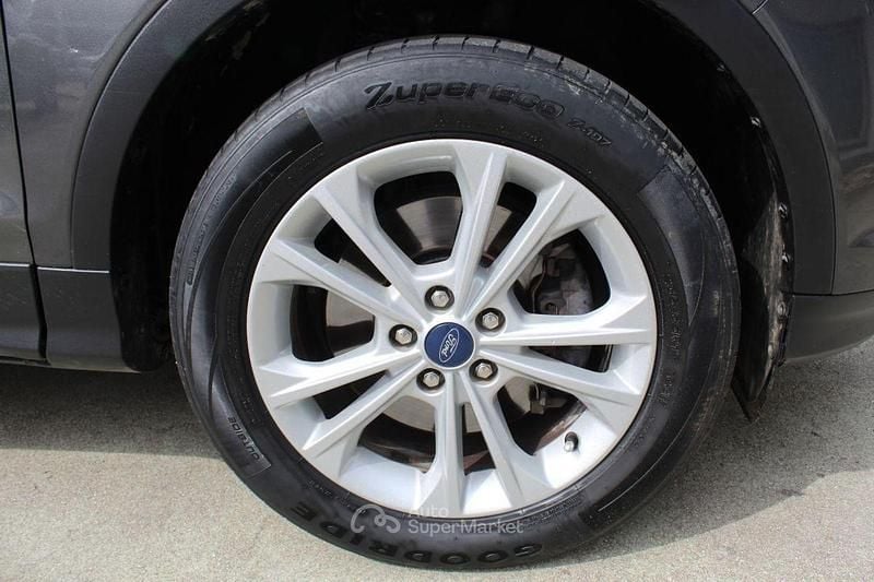 Usata Ford Kuga Business Edition 121 CV (88 kW) 2017 Gray SUV