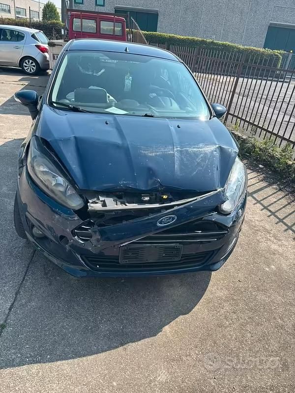 Usata Ford Fiesta 92 CV (67 kW) 2014 Blu Utilitaria