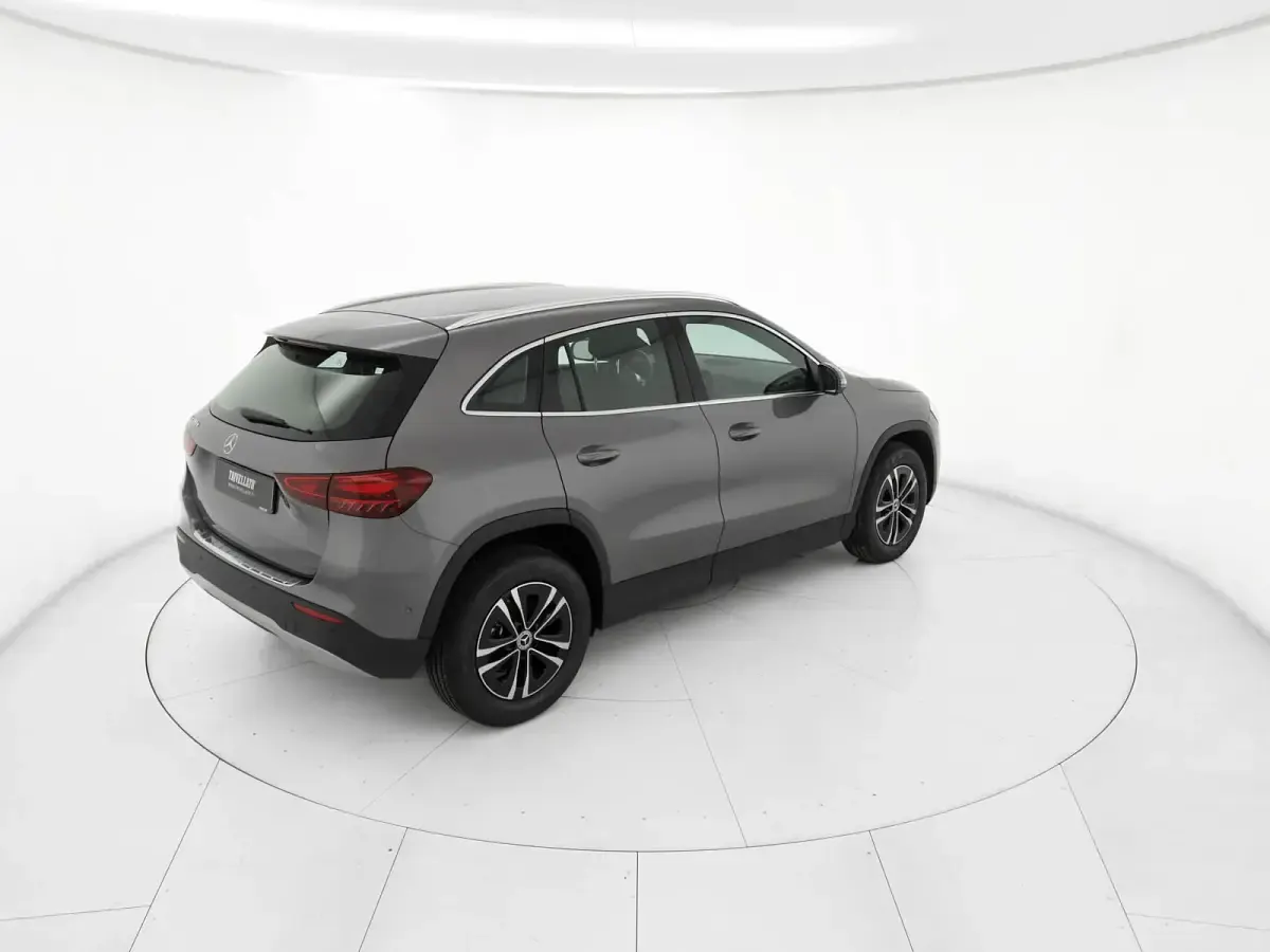 Usata Mercedes GLA180 Advanced 116 CV (85 kW) 2024 Grigio SUV