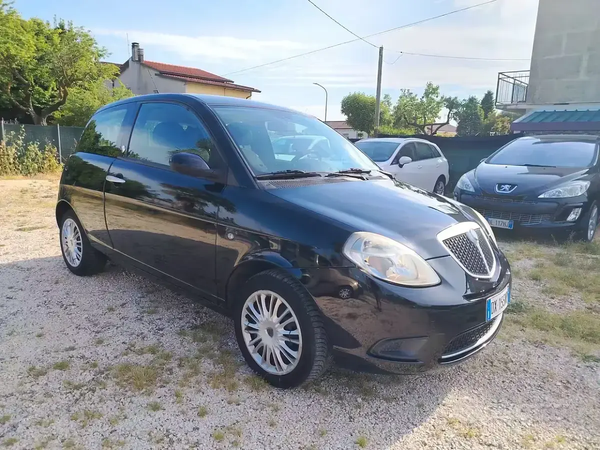 Usata Lancia Ypsilon 77 CV (56 kW) 2009 Nero Utilitaria
