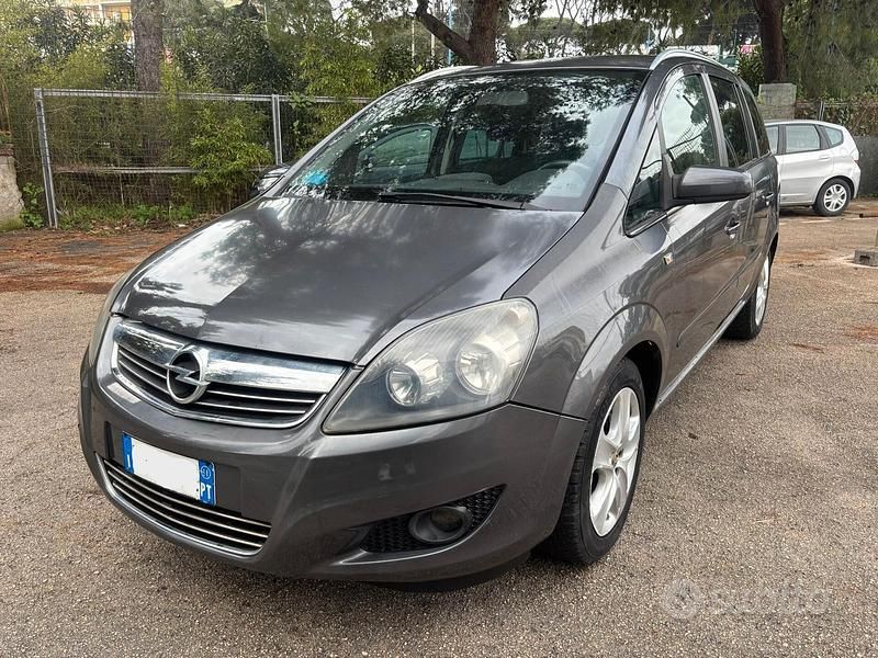 Grigio Usata 2011 Opel Zafira Cosmo Monovolume | 1950 € (Ottimo prezzo) - Immagine 1/4