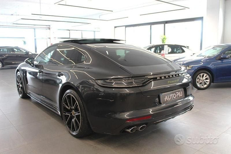 Usata Porsche Panamera 440 CV (323 kW) 2022 Grigio Berlina