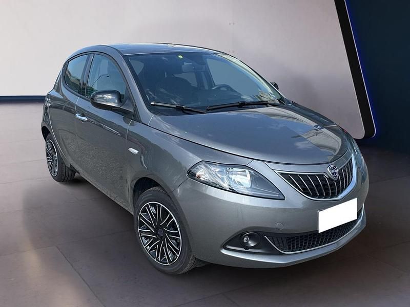 Usata Lancia Ypsilon Gold 70 CV (51 kW) 2023 Grigio Utilitaria