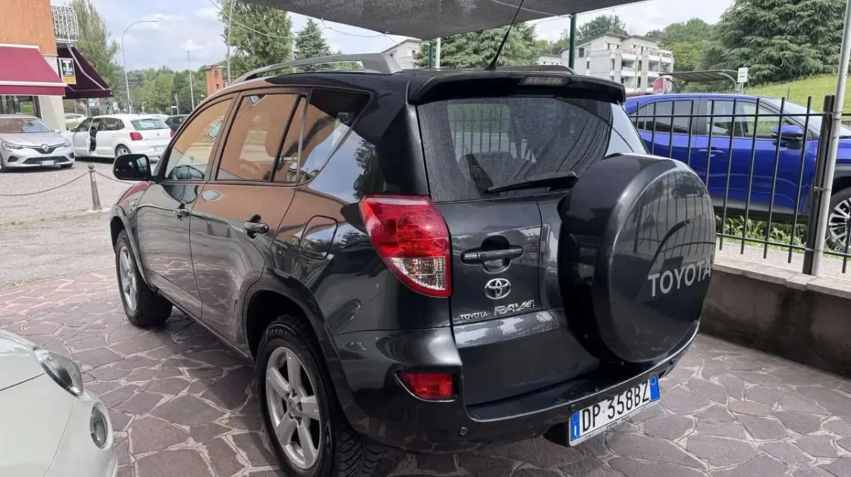 Usata Toyota RAV4 Luxury 136 CV (100 kW) 2008 Grigio SUV