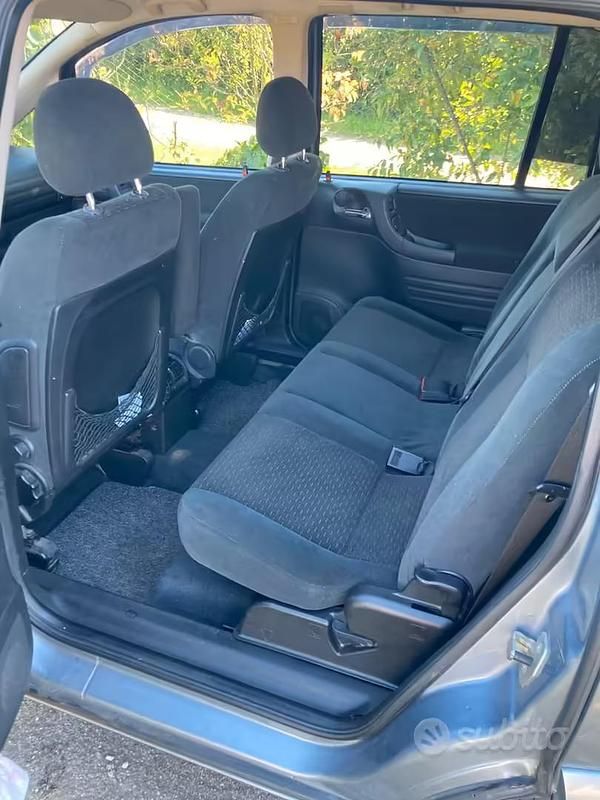 Usata Opel Zafira 2004 Grigio Monovolume